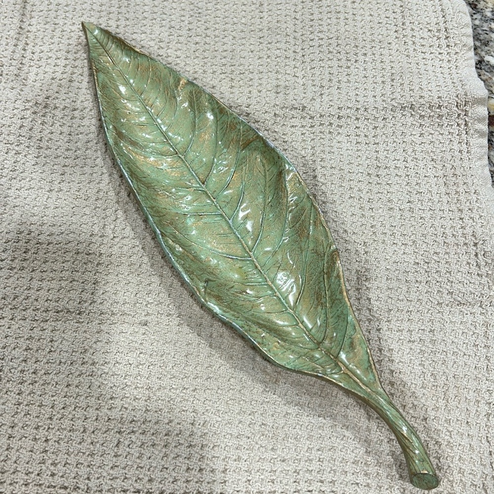Super Cute Pier 1 Ceramic Leaf - Picture 1 of 4